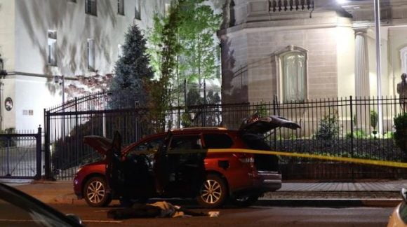 auto en que supuestamente viajaba el individuo causante del ataque a la embajada cubana en Washington