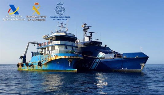 Traslado del pesquero con drogas interceptado por España